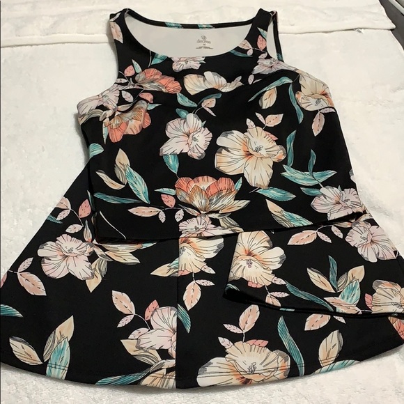 Matching skirt and top - Picture 1 of 3